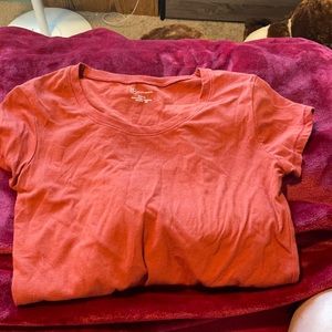 redish orange tshirt